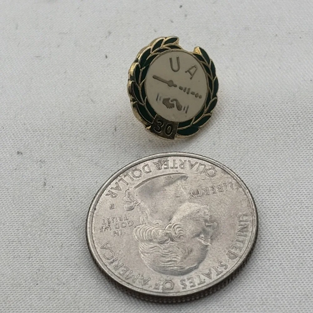United Association UA Plumbers and Pipefitters 30 Years Lapel Hat Pin Gold Tone